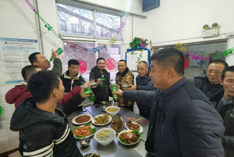 举杯庆祝1_meitu_4.jpg